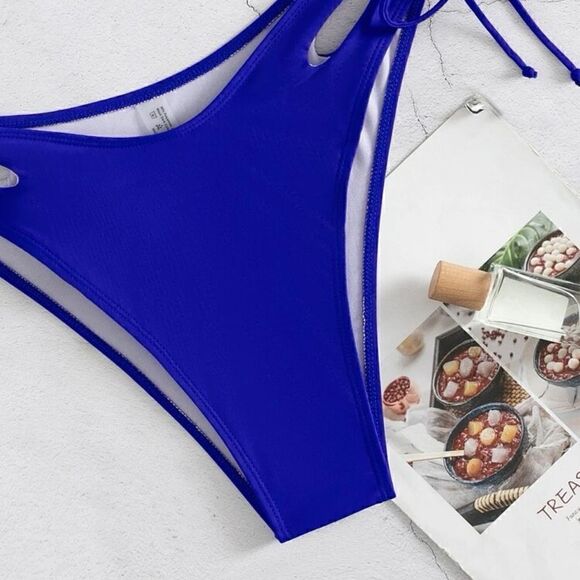 Bikini    - Picture 8 of 9